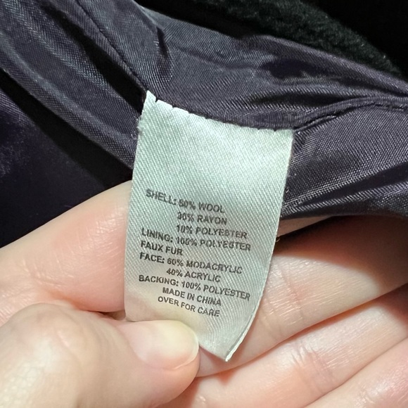 Black wool blend coat with removable faux fur collar, size small - Picture 6 of 6